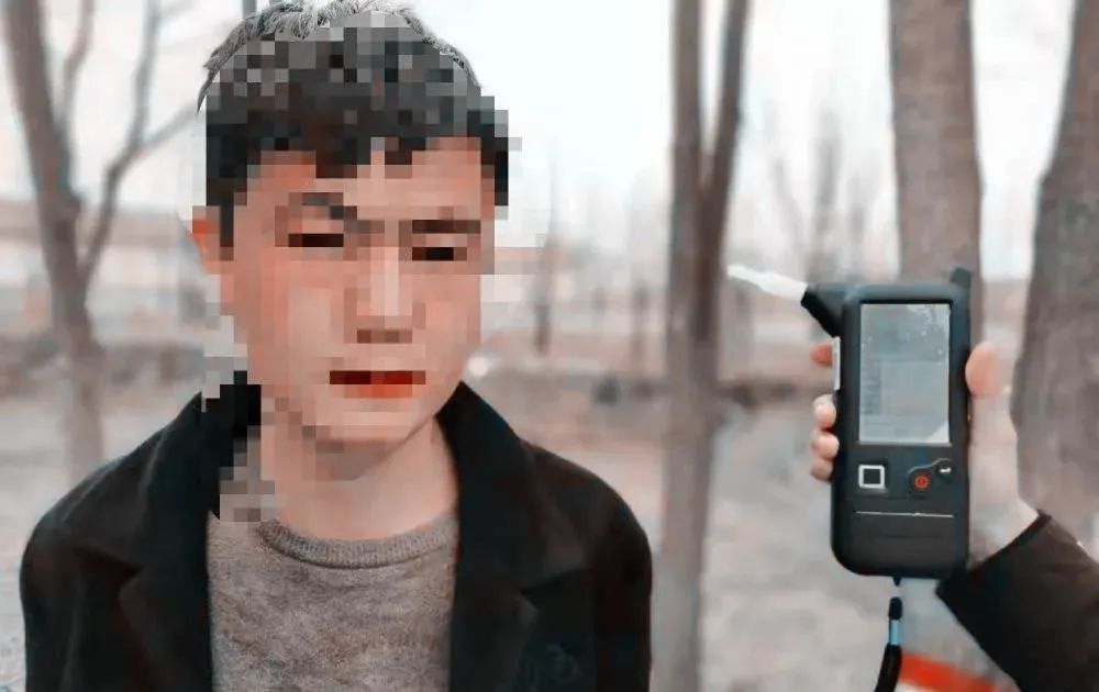 DƬ